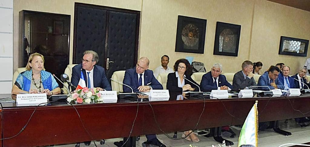 VISITE A LA CHAMBRE DE COMMERCE D’UNE DELEGATION DE CHEFS D’ENTREPRISES ...